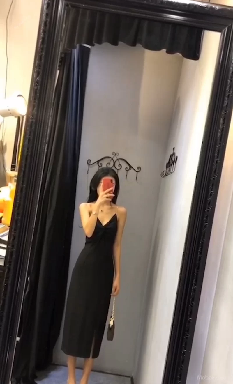 美女御姐 宾馆约个最近缺钱的小美女,干了壹半男友电话响了,觉得对【2v+1.3g】