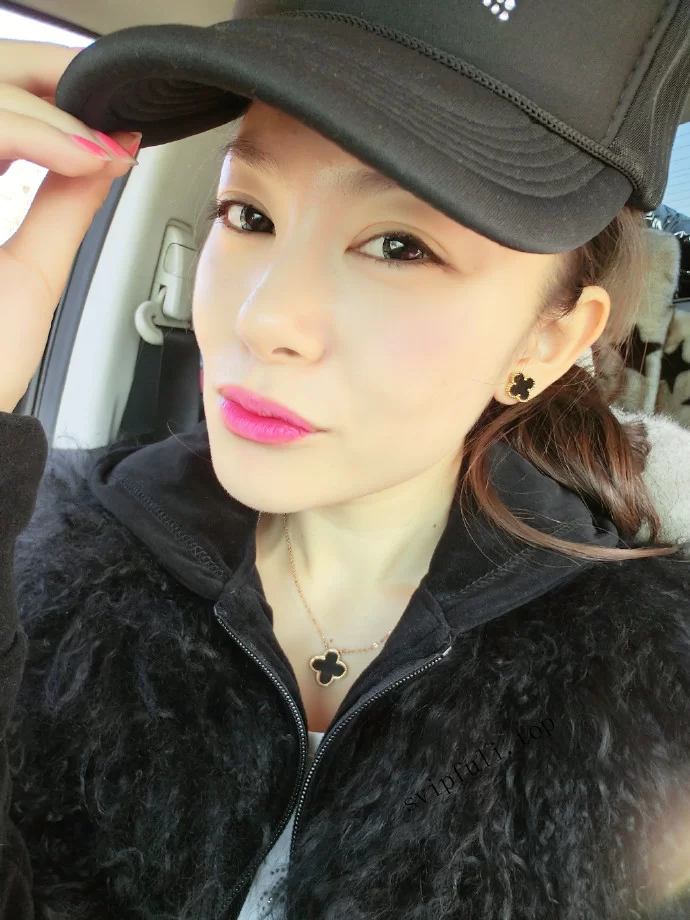 熟女少妇 云盘高质露脸泄密！女王范气质美女贵妇，日常生活奢侈【18v+445p+1.01g】