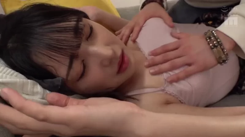 日韩AV 兄弟俩迷奸高颜值邻家小妹 多p大量内射中出【1V+838M】