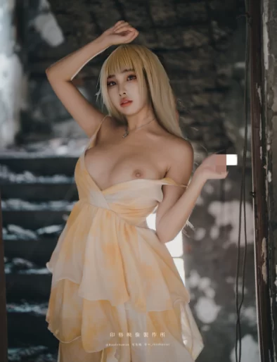 Cosplay 慕慕Momo/毛毛喵⭐高颜值COS作品（随风飞舞）+被摄影师操【3v50p+2.3G】