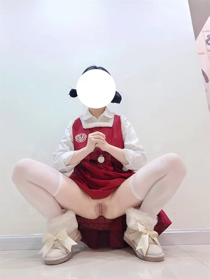福利姬 好吃的鹿鹿 – 白虎萝莉私拍【188P7V+196M】