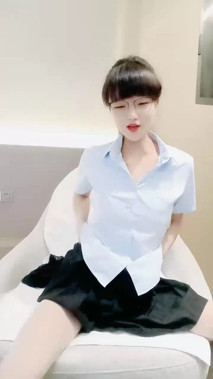 美女御姐 最骚女主播，每天多要约男操逼，让男的吃药操，舔蛋吸【1v+1.29g】