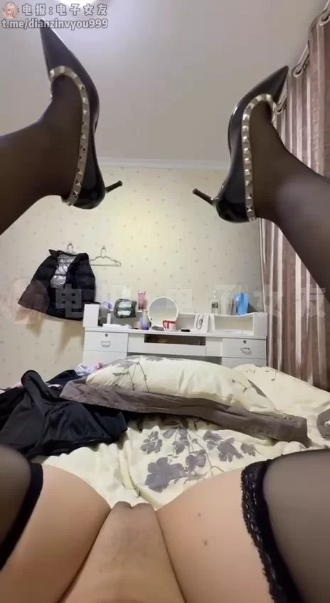 美女御姐 淫荡反差女教师自慰露出一绝，表面正经，私下无人极度【152v+2.14g】
