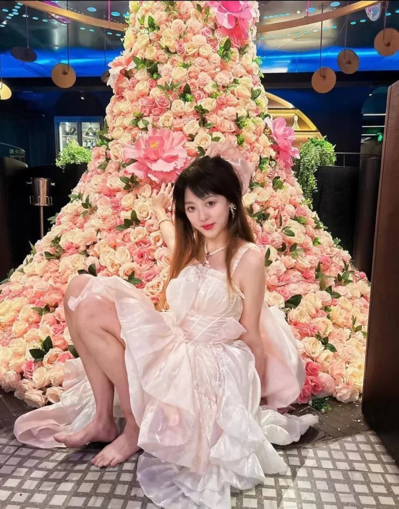 女大学生 高颜值女大学生极品反差婊一个人在出租屋发骚后入内射【V：10，P：85+63MB】
