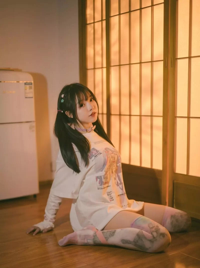 国产coser 六味帝皇酱写真合集【npv+5.89g】