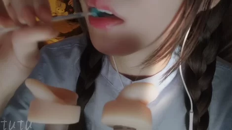 ASMR 不吃肉的小兔叽_酥酥麻麻啃眉刷_少人声【1v+478m】