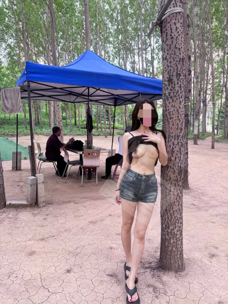 熟女少妇 爱露出的反差人妻『于嘉瑶』户外露出勾引路人，优雅端【56V+94p+525m】
