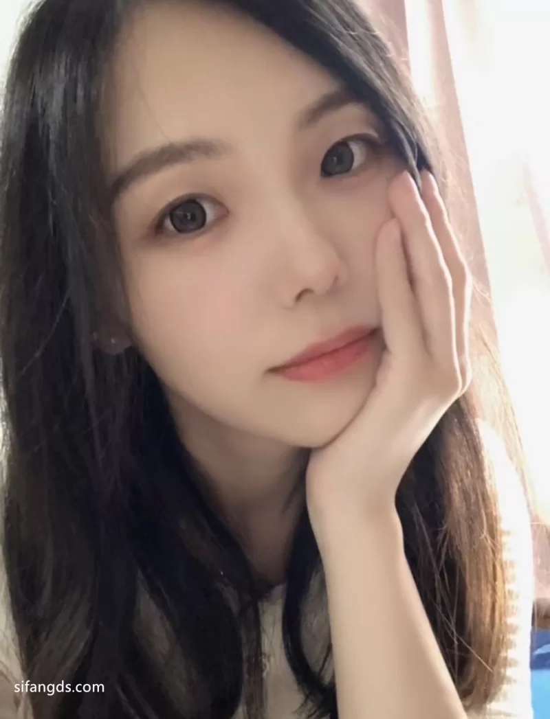 自拍 23岁小空姐，极品清纯反差女神，完美露脸，跟男友啪啪【6p+5v+566M】