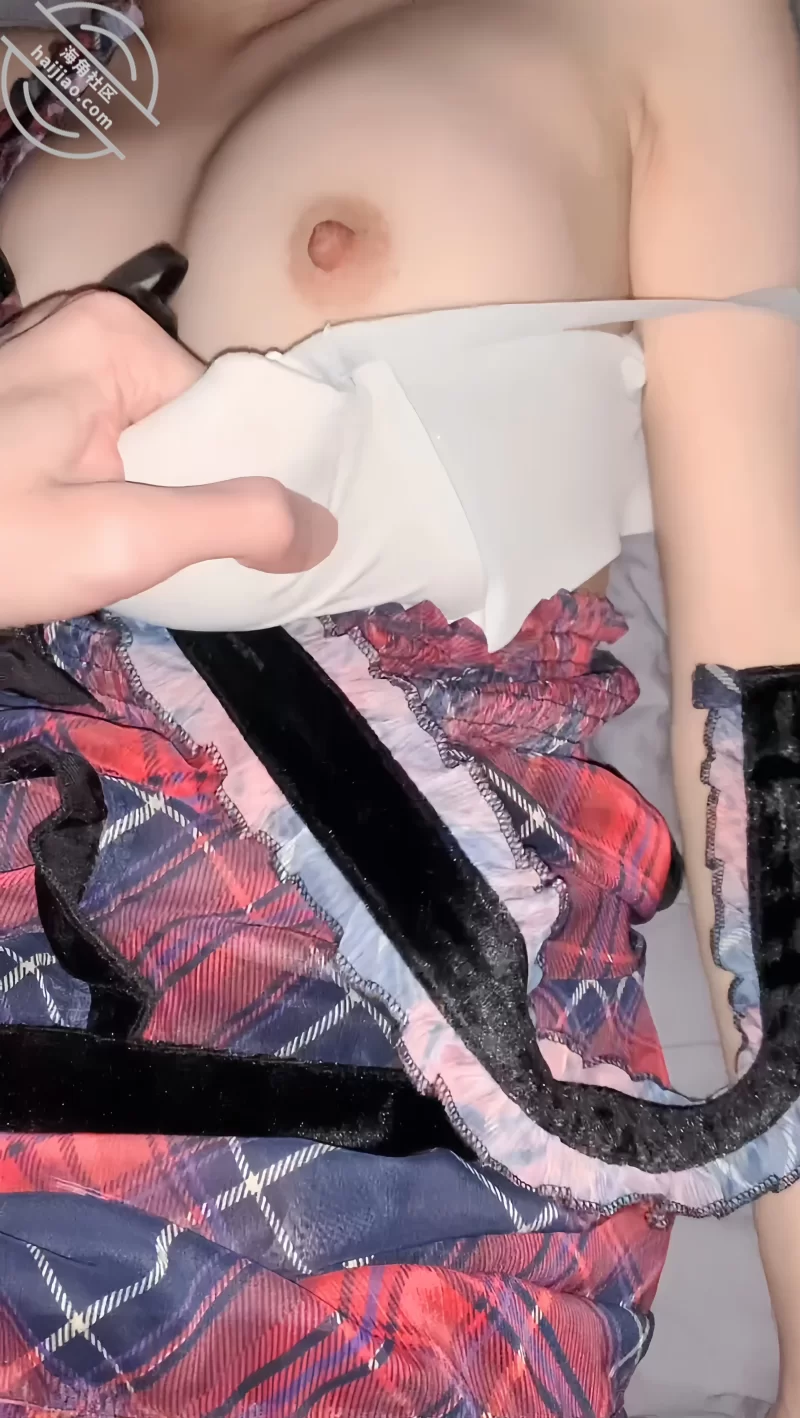 美女御姐 海角社区兄妹乱伦大神经常偷窥妹妹洗澡入魔妹妹(极品无【1v+24p+320m】