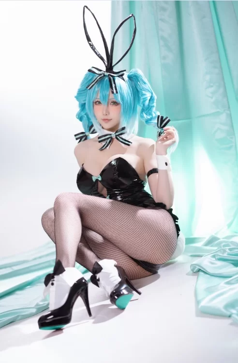 国产coser 星之迟迟 - 5月计划C 初音未来 兔女郎 44P+1V-342M【44P+1V+342M】