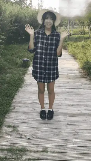 自拍 初代顶级超美网黄浆果儿，未流出户外登山露出视频【1v+1.06G】