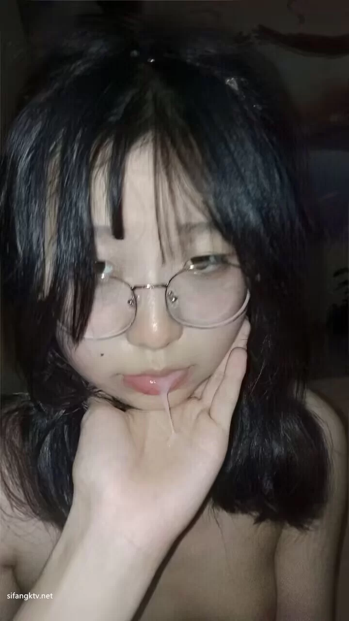 女大学生 反差泄密，二线小明星，大二艺术生学妹和金主爸爸酒店【4v+745M】