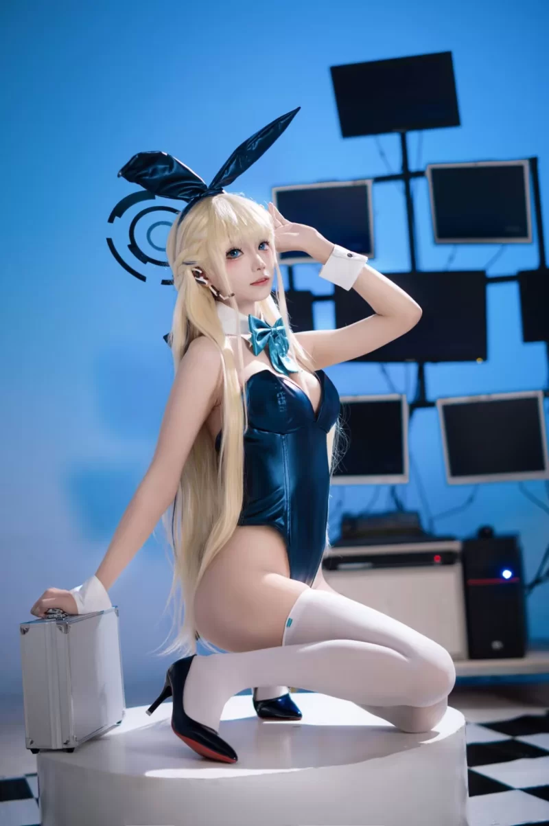 国产coser 艾西Aiwest - 小时兔女郎【34P+393M】