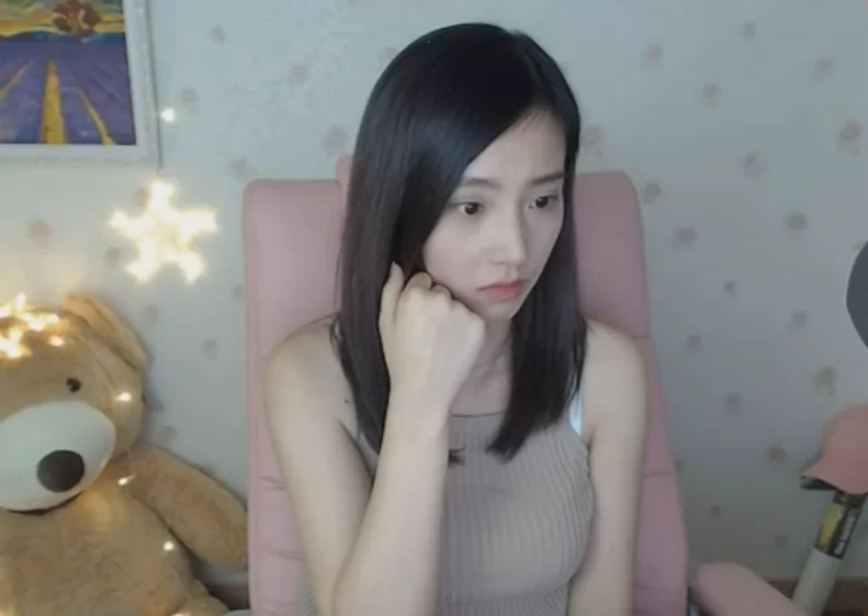 各种门 斗鱼TV主播ZZ小姨妈熊猫祖祖小姨妈露奶扣穴走私下海视频【6v+583M】