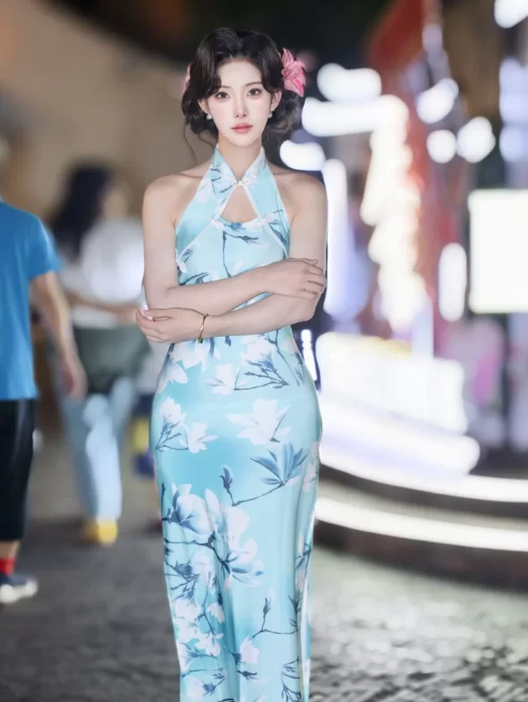 国产模特 秀人网美女模特 梨霜儿性感旗袍装 高价1.6K大尺度作品【118P+2V+3.3G】