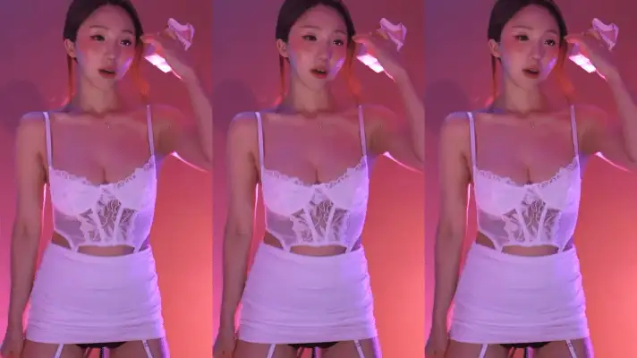 热舞 韩国主播8月23裸舞eli艾莉等❤️抖胸抹油【13V+3G】