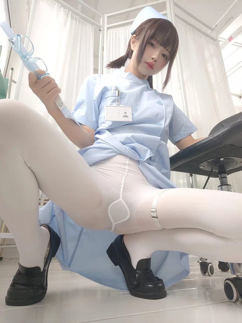 高颜值美女 十万珍吱伏特 - 护理实习生【30P1V+405M】