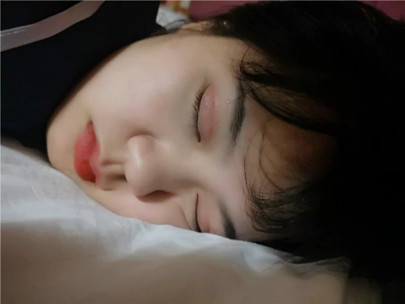 女大学生 觊觎很久的清纯学妹❤️醉了换上黑白丝各种啪啪啪【98P+20V+3.15G】