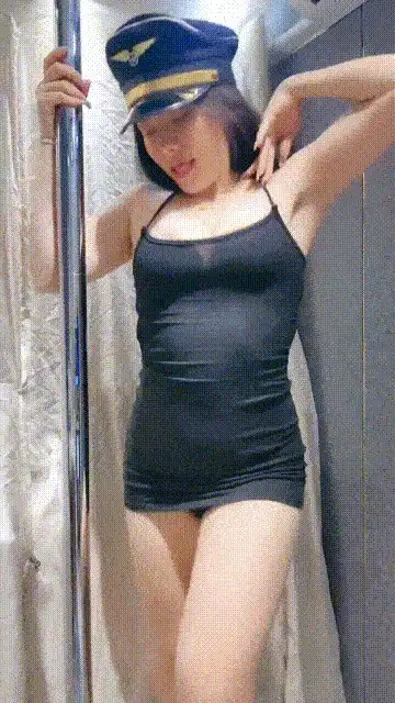 美女御姐 钢管舞宝贝小飘飘激情大秀脱衣艳舞诱惑狼友，骚逼水多【2+2480MB】