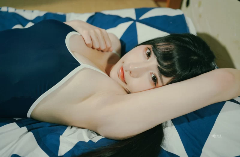 美腿/足控 糖果果_12月舰长 [88P+10V]【88P+10V+1.6g】
