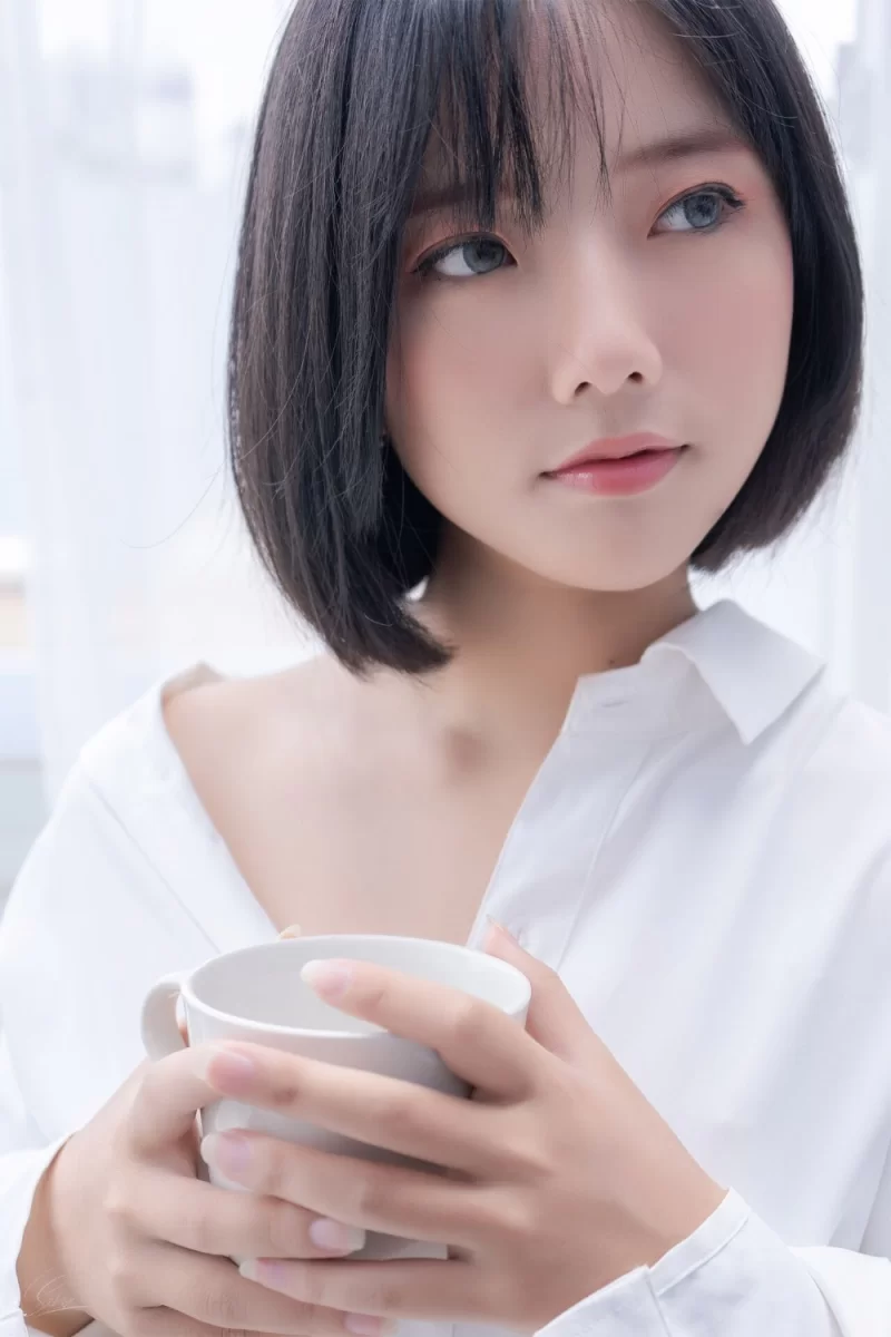 日韩coser Messie Huang Boyfriend's shirt [26P-60MB]【26P+60M】