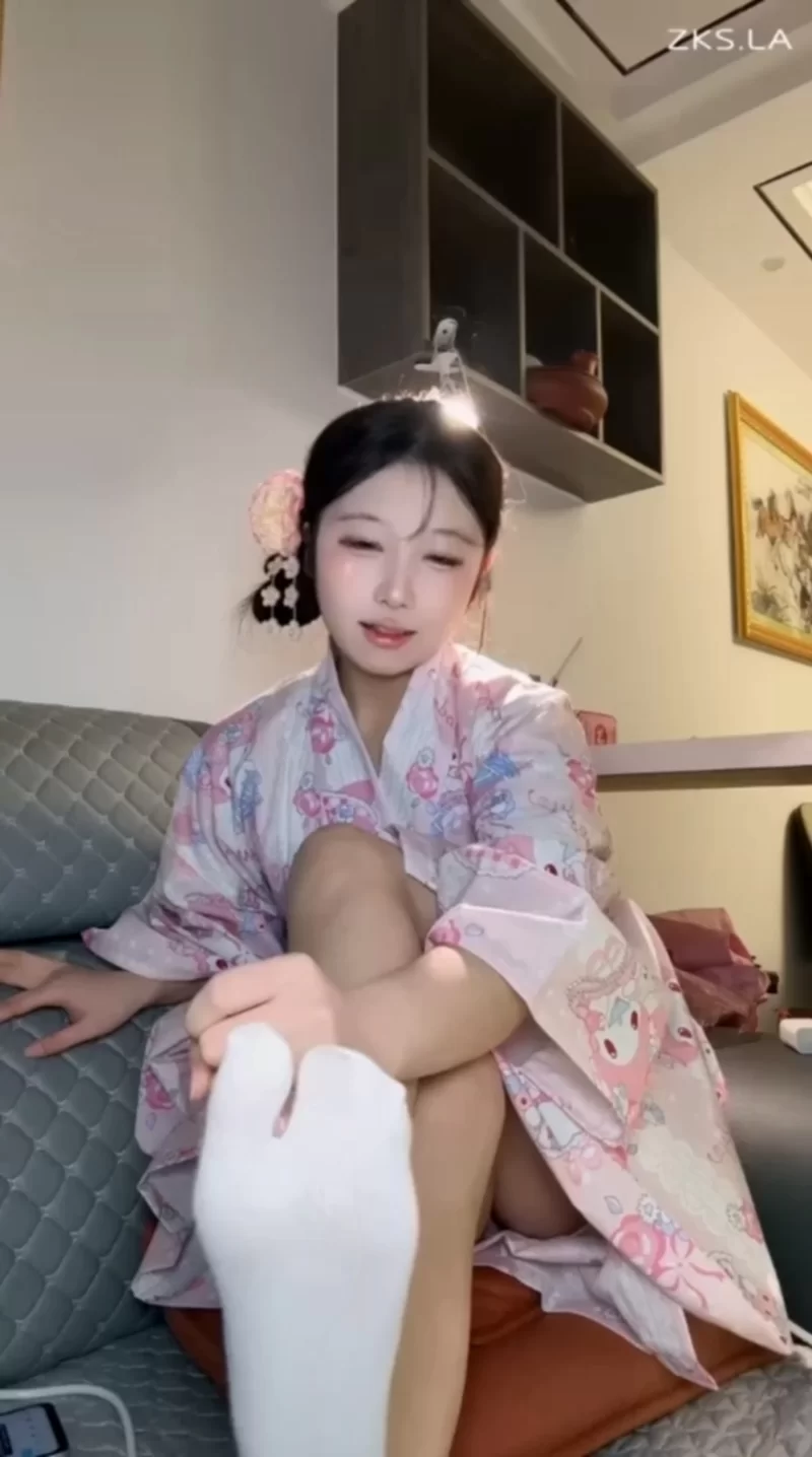 美腿/足控 幼斯酱葱 - 红绿灯嫌弃脸足交榨精神明少女拯救淫魔涩犬【1V+1.70GB】