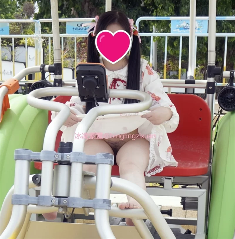 福利姬 冰凌紫萱 – 海南洛丽塔母狗 人前露出私拍福利【245P8V+2.21G】