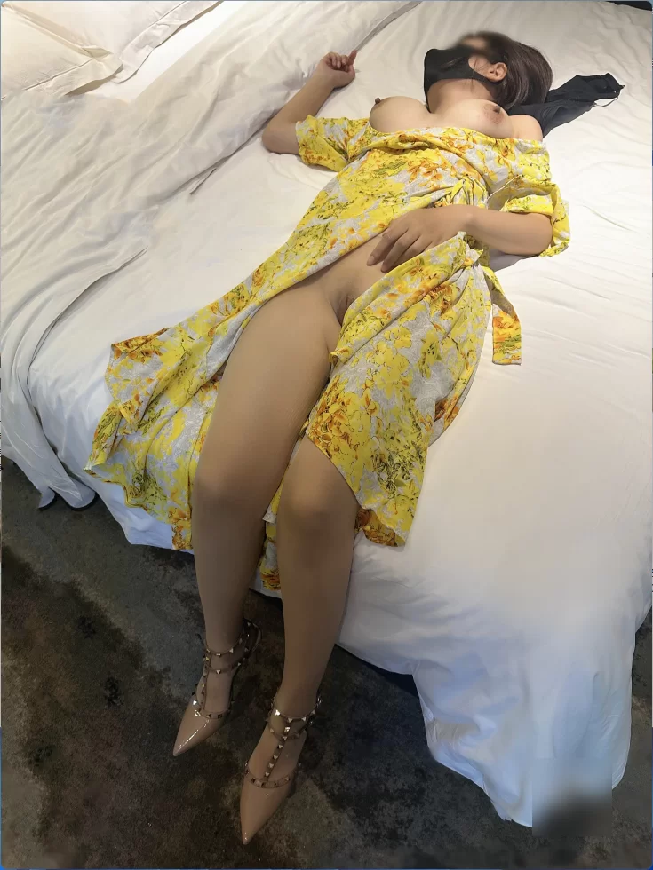 美女御姐 Andmlo – 新作 7分钟 最强女秘书175绝美肉丝大长腿【10P1V+488MB】