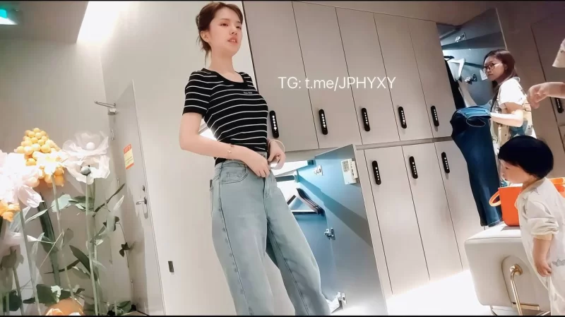 女大学生 高颜值浴室偷拍身材极品颜值高【212p+16M】