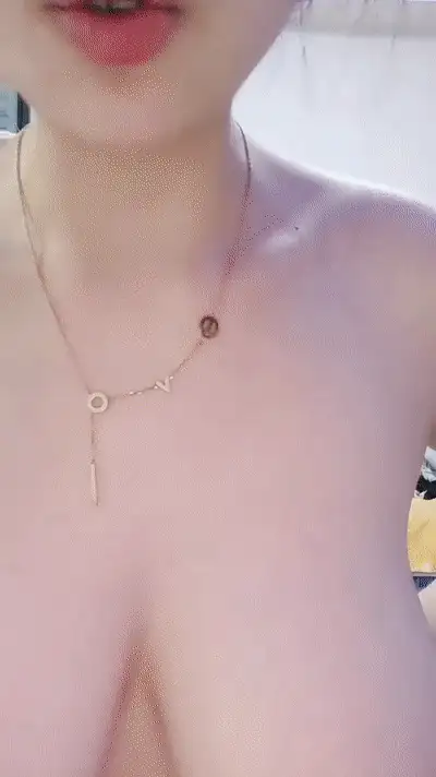 少妇熟女 [186]大奶激情裸舞,白花花的直晃眼,让人忍不住就想干她一炮!【1Ｖ+70Ｍ】