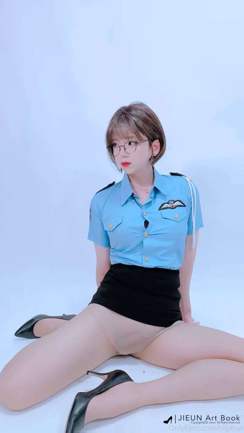 高颜值 韩国超火网红福利小屌自慰~爆菊打飞机，各种制服撸管射精【1V+700M】
