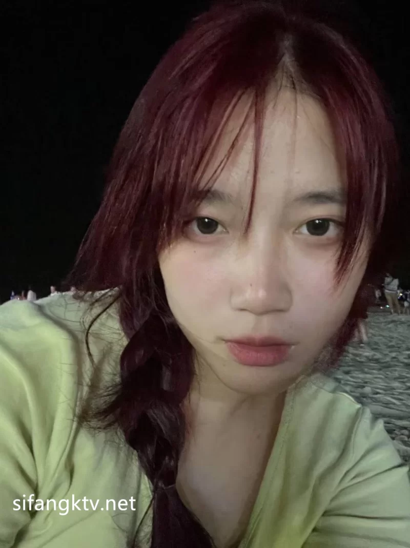 女大学生 露脸反差小母狗！火辣红发大学生拜金潮妹约炮金主大佬【21v37p+179M】