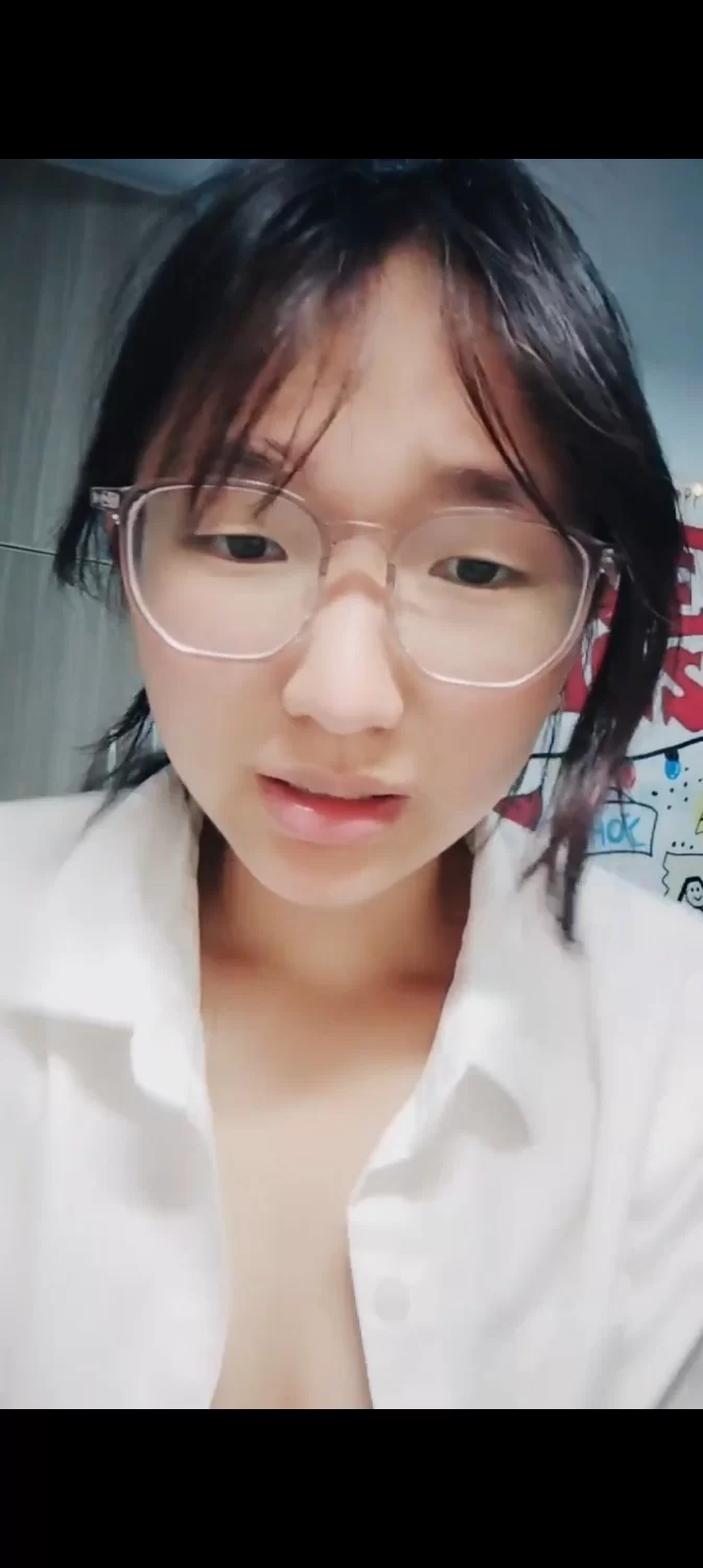 国产主播 （国产主播）最爱蛋挞 极品小妹妹自慰疑似未成年流出【v4+3.94g】