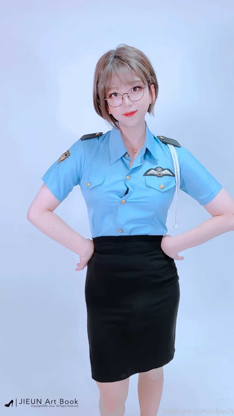 高颜值 韩国超火网红福利小屌自慰~爆菊打飞机，各种制服撸管射精【1V+700M】
