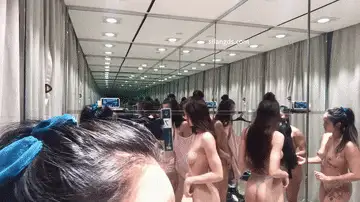 自拍 [极品泄密]身材超正混血女神和闺蜜试衣间换衣流出【1v+2.26G】