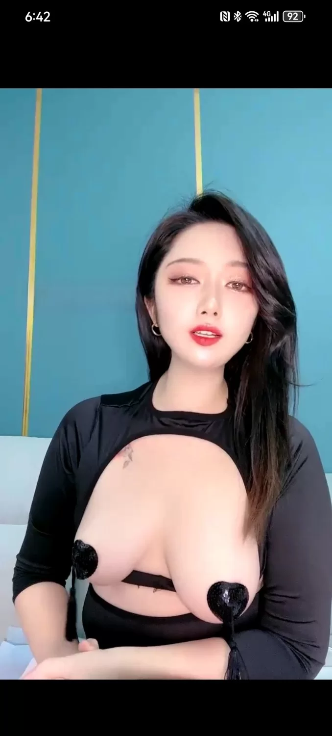 自拍 巨乳网红自慰喷水，骚穴湿透，假阳具狂插爽翻天 #自慰 #喷水【5+4.2g】