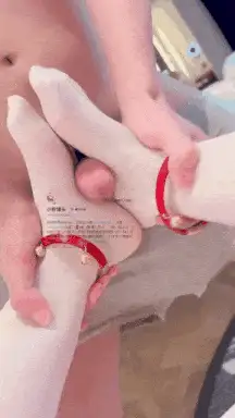 福利姬 超嫩小母狗嫩妹『呆呆(小粉馒头)』被大鸡巴爸爸拽着双马【1+1.3G】
