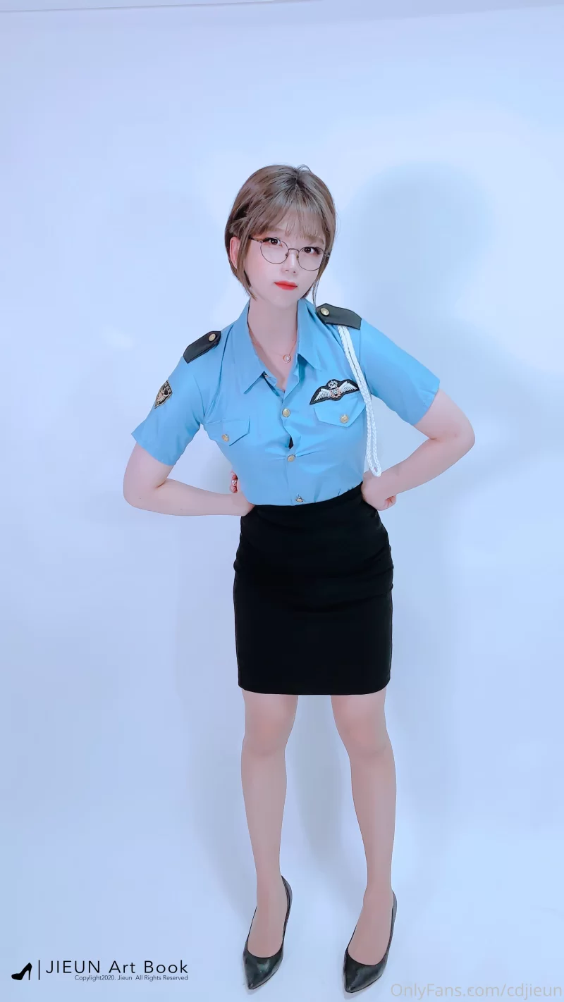 高颜值 韩国超火网红福利小屌自慰~爆菊打飞机，各种制服撸管射精【1V+700M】