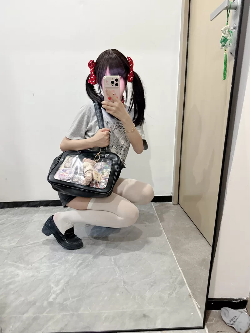 福利姬 [香蕉不呐呐 799m](姬小兔最新) –顶级双马尾白虎萝莉【3v233p+755M】