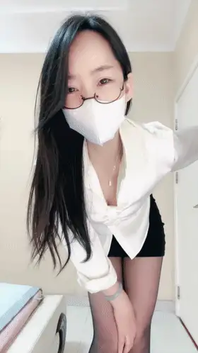 国产主播 模特身材，长腿御姐[心儿老师]搔首弄姿，道具自慰【38v+40G】