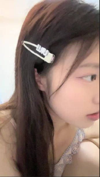女大学生 高颜值外表甜美 第一次刚下海嫩妹妹 门槛定制直播玩弄小穴【1+900M】