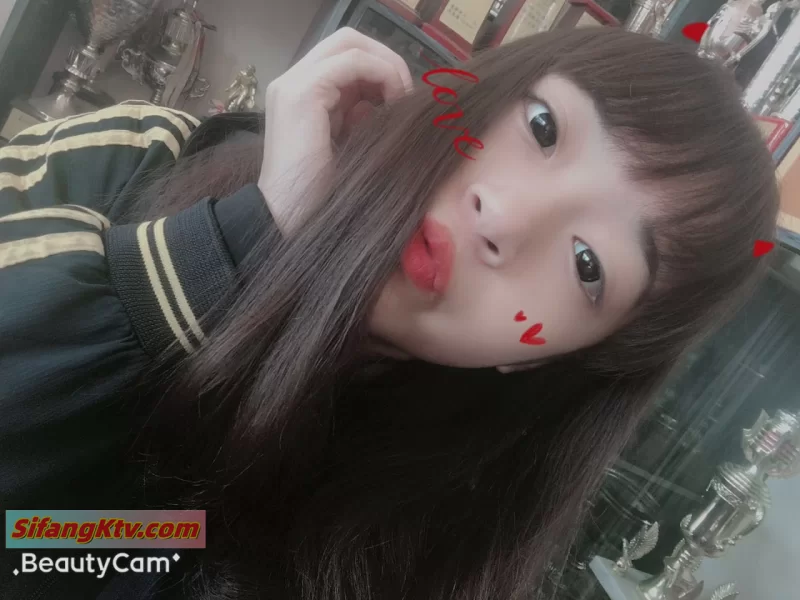 自拍 《台湾情侣泄密》冒充经纪人忽悠漂亮小姐姐脱光光❤️【1v+640M】