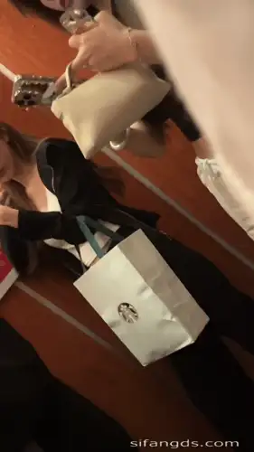 自拍 恋物福利❤ 经典流出 恋鞋 尾随 扫楼 打胶玩同事性感美鞋【NP693V+68G】