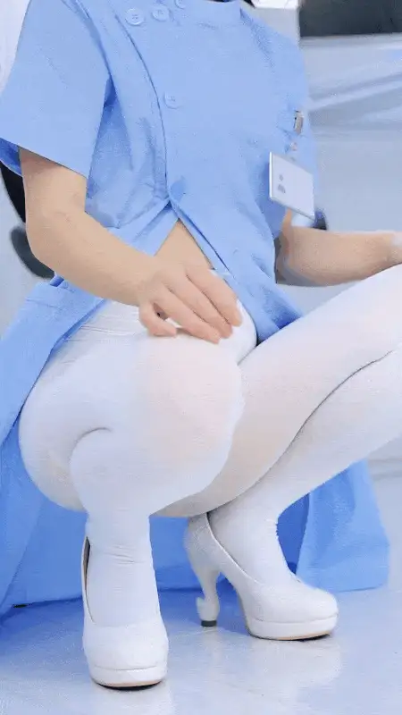 美腿/足控 十万珍吱伏特_护理实习生 [155P+1V]【155P+1V+1.5g】
