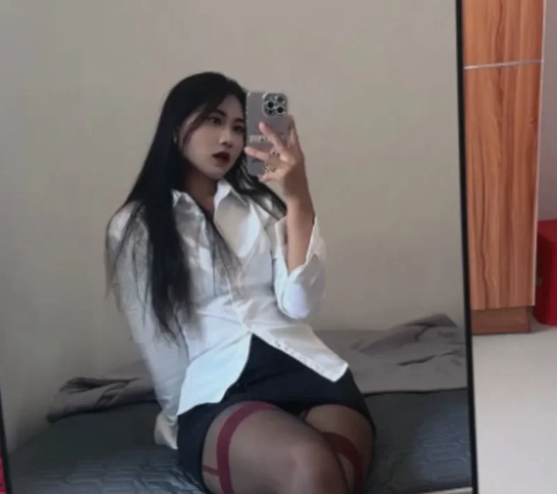 美女御姐 Fansly极品御姐 andmlove 黑丝高跟女仆装 踩踏调教【1+30M】
