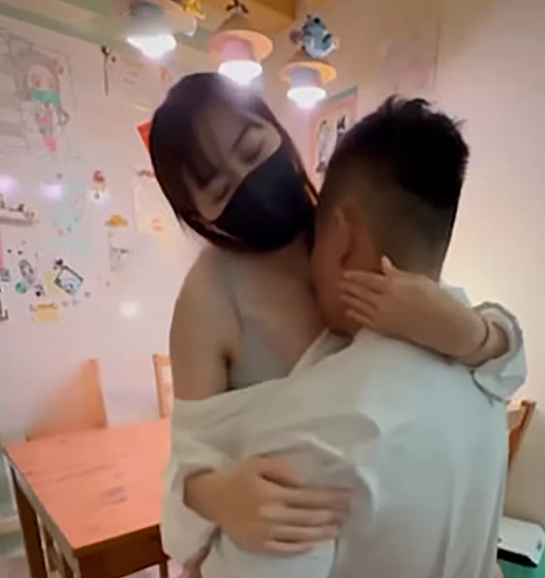 绿帽&换妻 人妻Anna 生日派对绿帽大礼 桌底狂吸兄弟屌 无套爆操内射【1+400M】