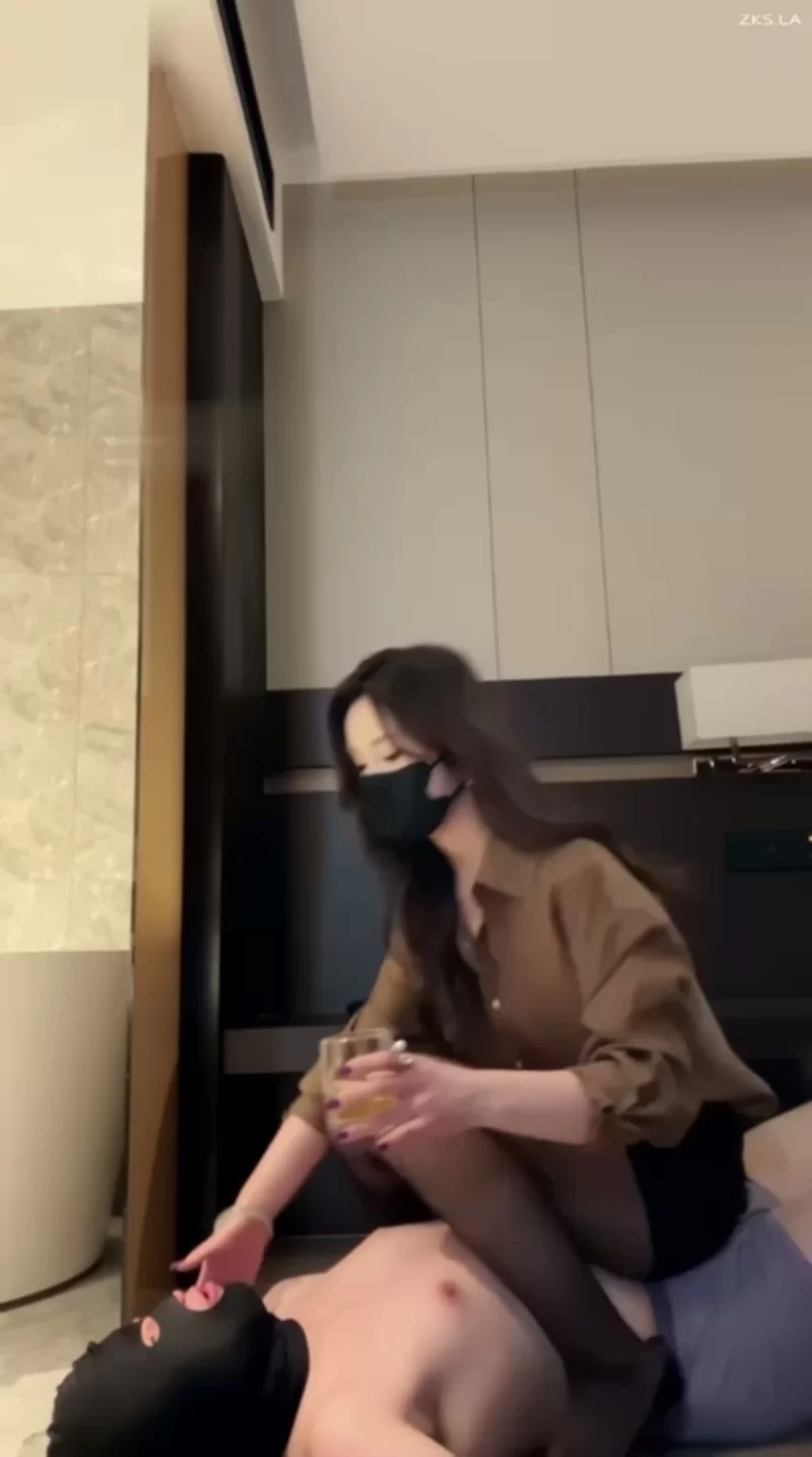 美腿/足控 阿芙乐尔 - 调教开发阳痿处男夹脖子窒息强制【1V+2.24GB】