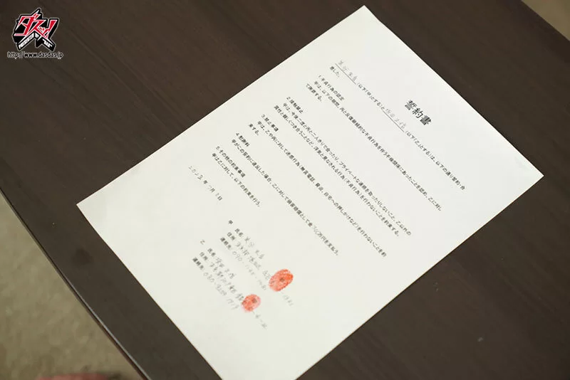 日韩AV 因婚外情而被禁止接触两年后，他无法抗拒，一次又一次【1v+5g】