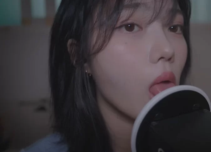 美女御姐 清纯美女 舌头摩擦ASMR 双声道舔道具 模拟接吻口交 助眠【1+300M】