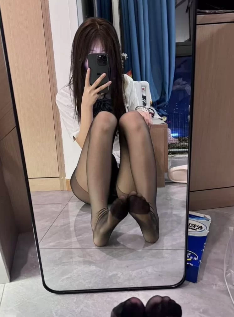 自拍 抖音百万网红 董香/一只香 微密圈/TF空间福利 丝袜小嫩脚【1+695m】